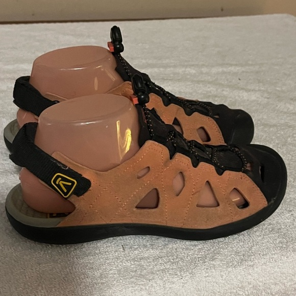 Keen Salmon Suede Sandals Sz 8 - Picture 2 of 12